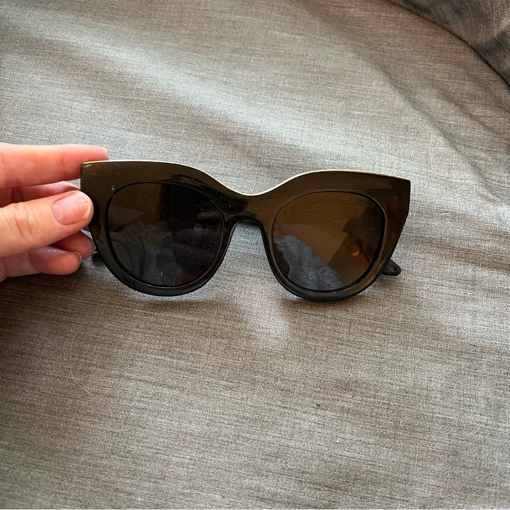 I-SEA Black Oversized Lana Sunglasses - Picture 3 of 10